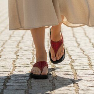 FitFlop Women's Novy Red Embellished Toe Post Flip Flop Sandals Size 7